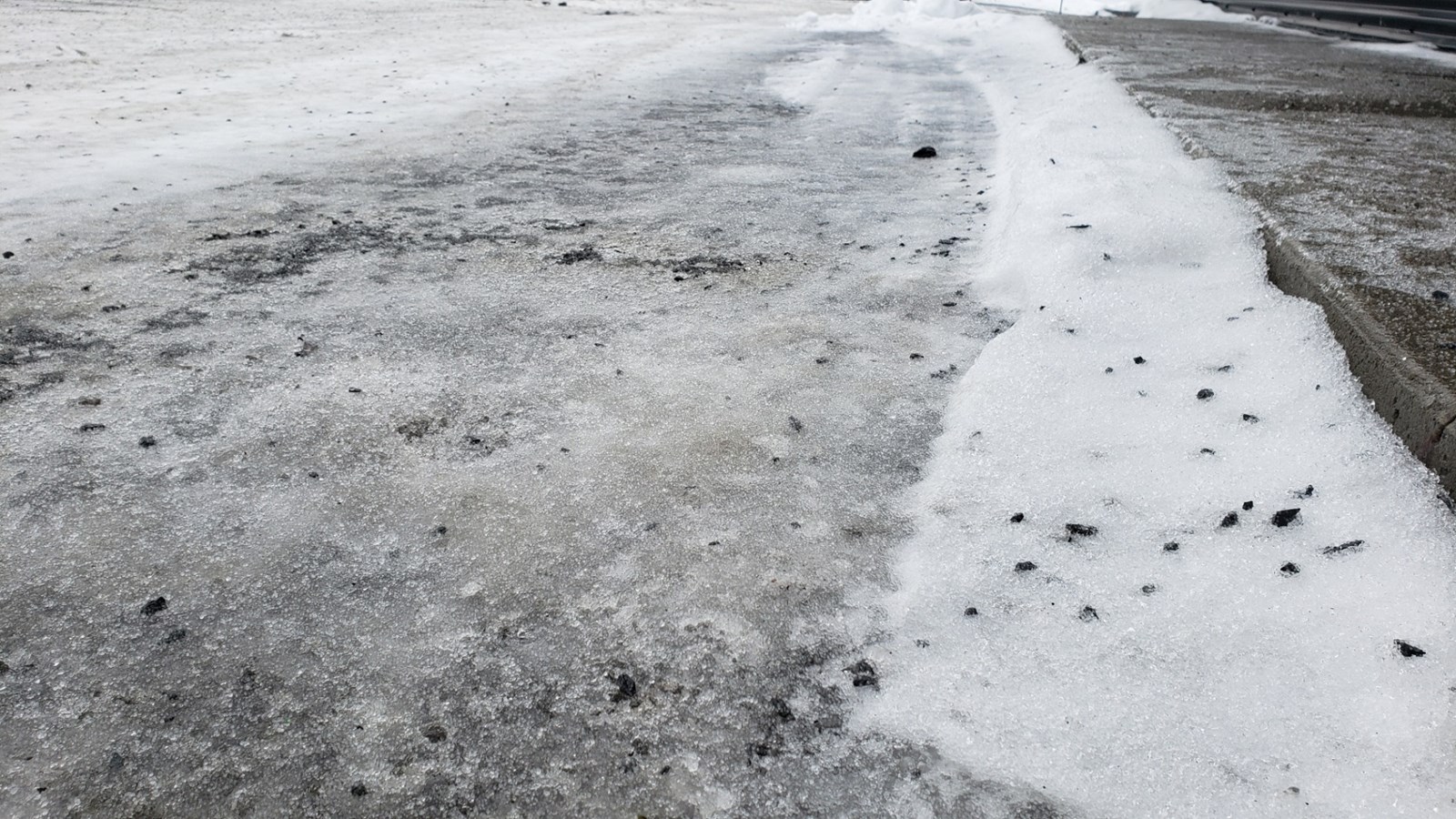Les surfaces sont glacées partout en Beauce.