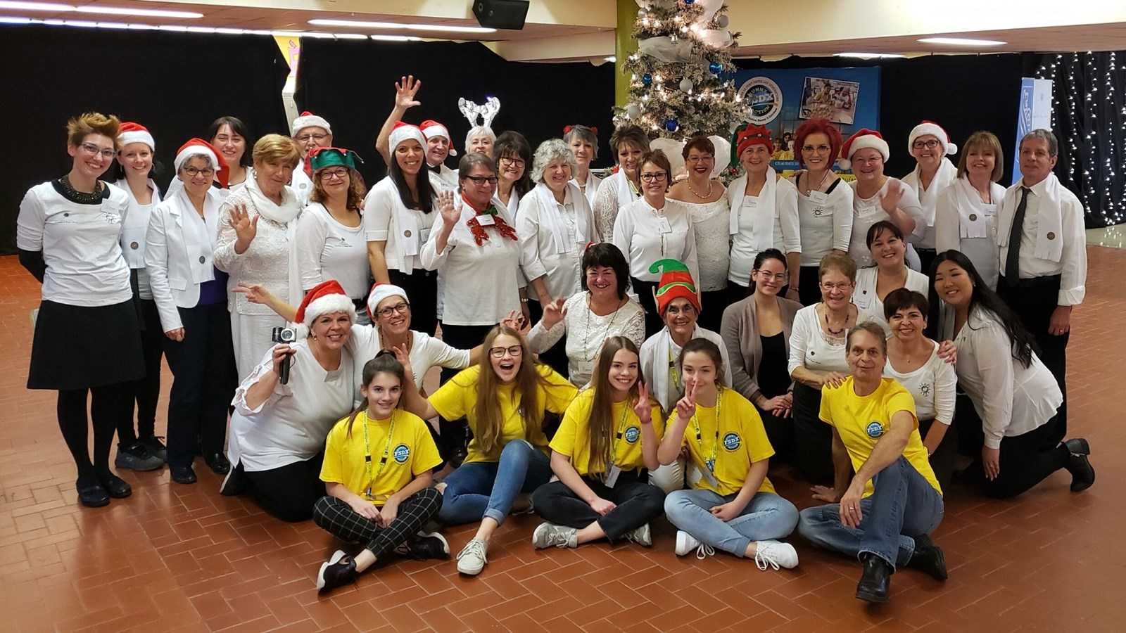 Une partie des bénévoles du Noël en Blanc