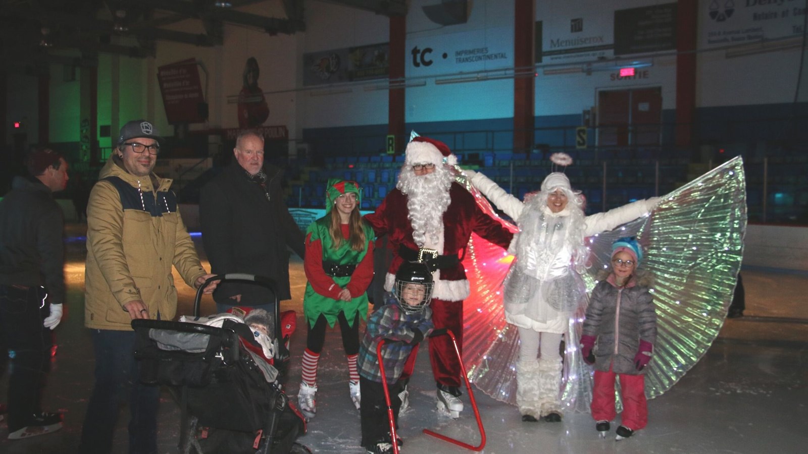 Les familles ont patiné dans une ambiance de Noël.