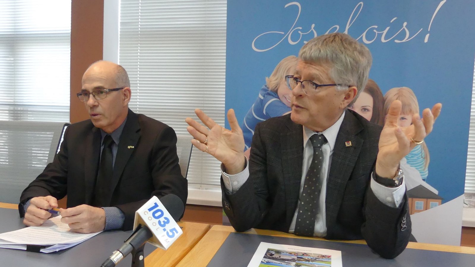 À droite, le maire de Saint-Joseph-de-Beauce, Pierre Gilbert, en compagnie du directeur général Alain Landry.