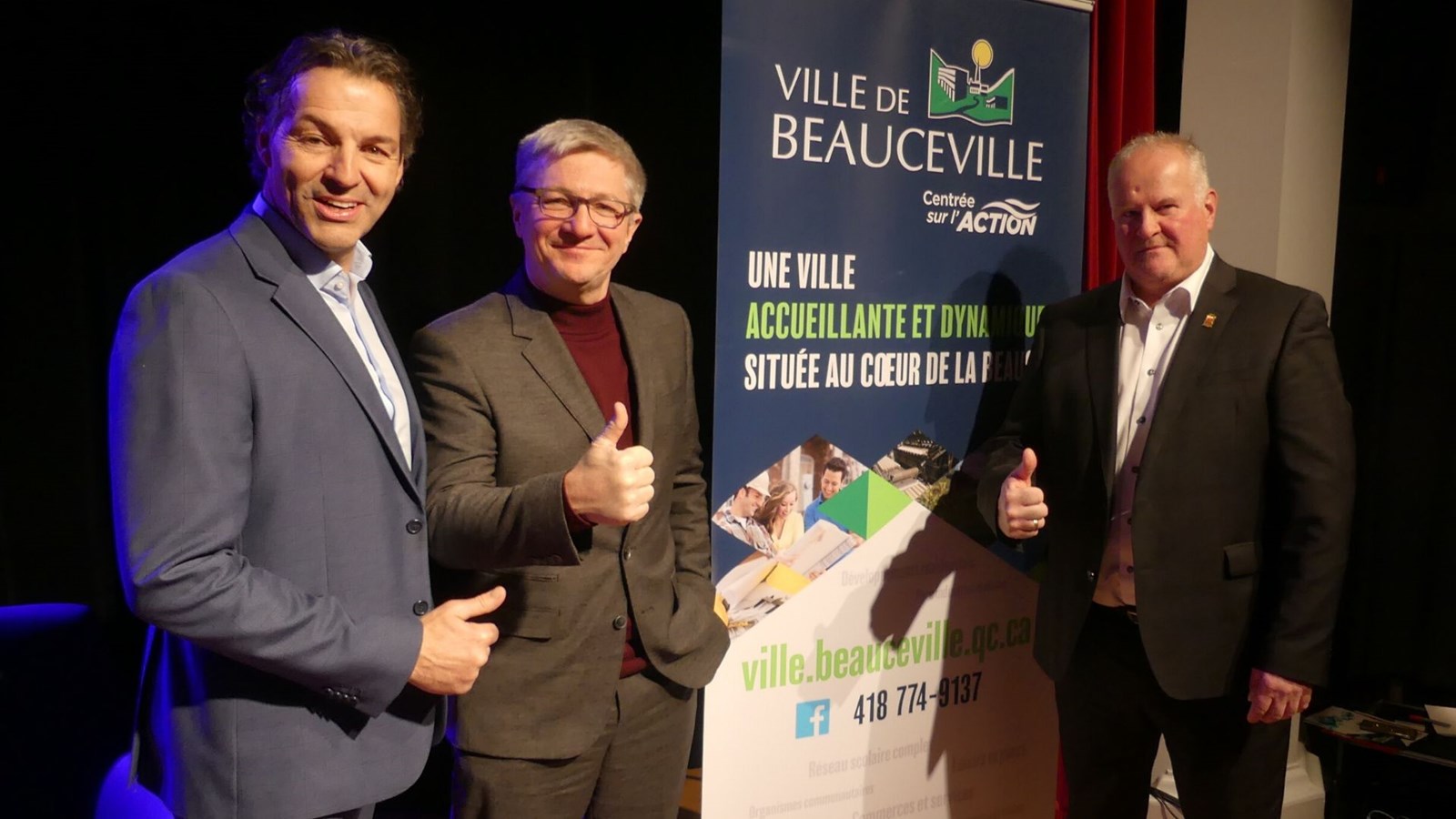 Le concepteur du plan de revitalisation, Pierre Poulin, le mentor de la campagne de financement du complexe sportif, Jean Champagne et le maire de Beauceville, François Veilleux.