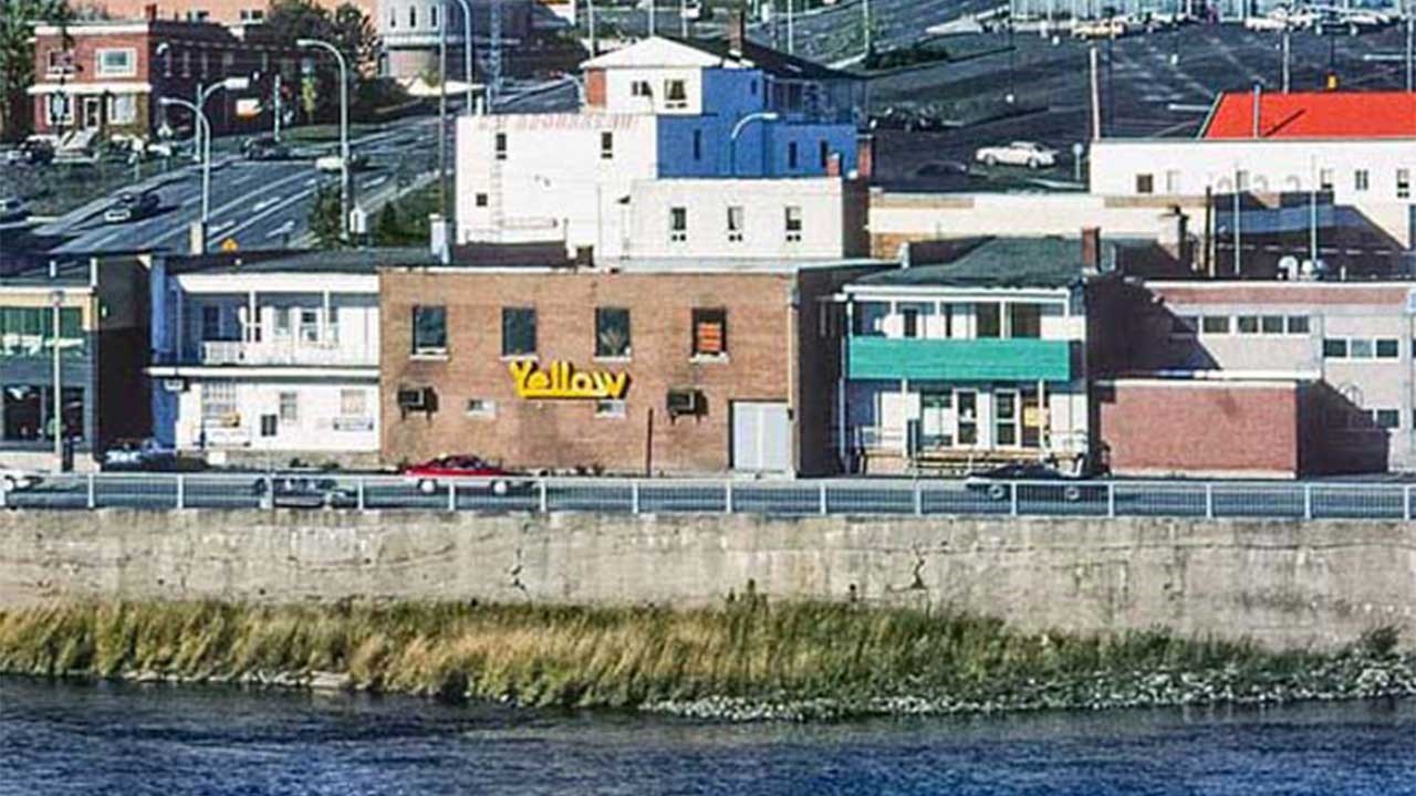 LES ANCIENS SITES DU MAGASIN YELLOW