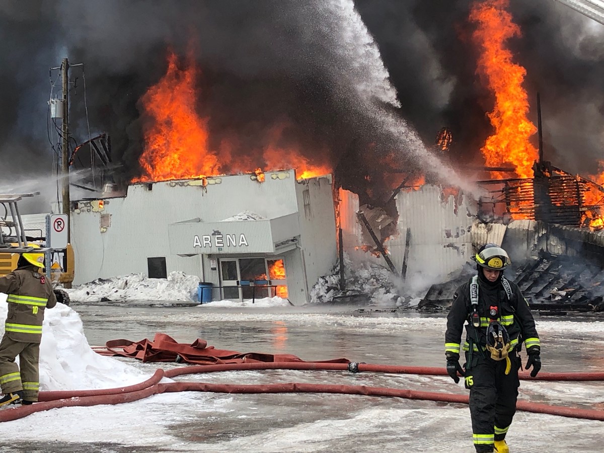 Incendie à l'aréna de Saint-Prosper : « c'est un choc » dit le maire