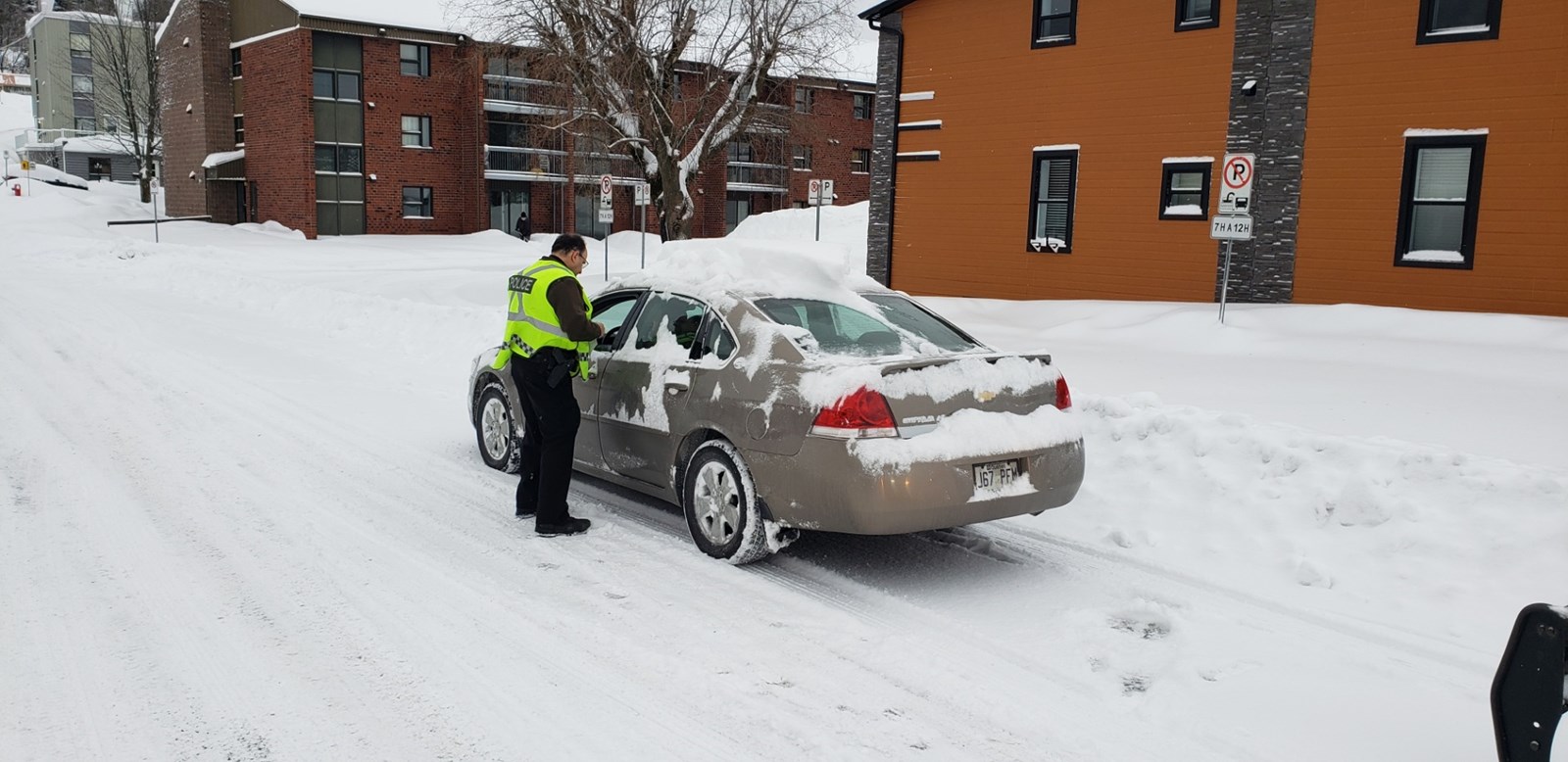 Conducteurs, attention aux toitures enneigées!