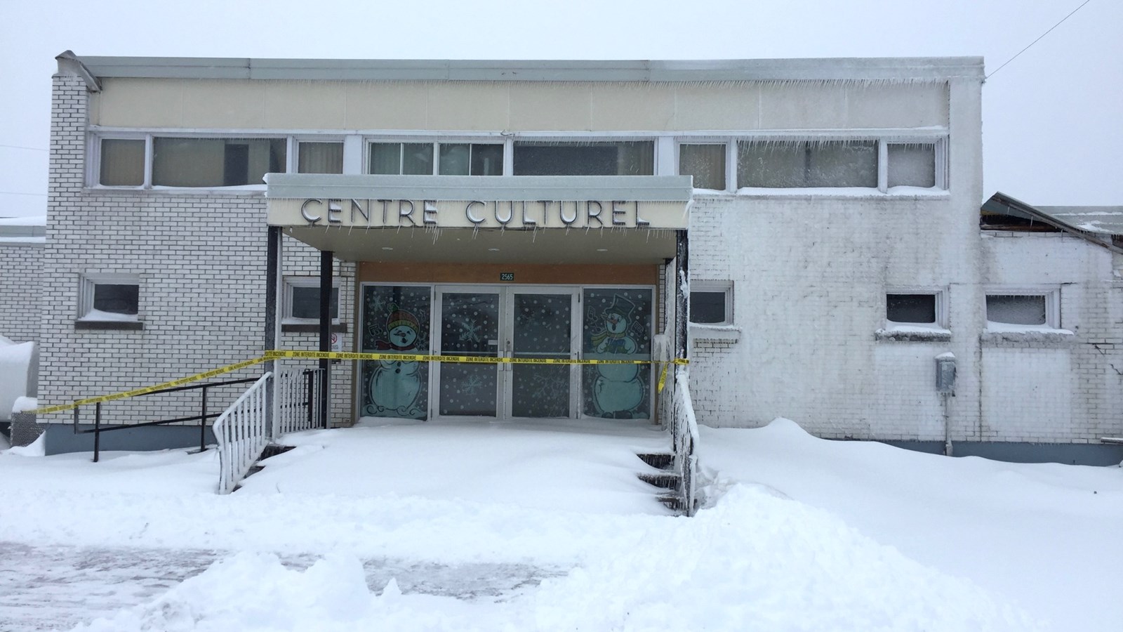 Le centre culturel est probablement une perte totale aussi. 
