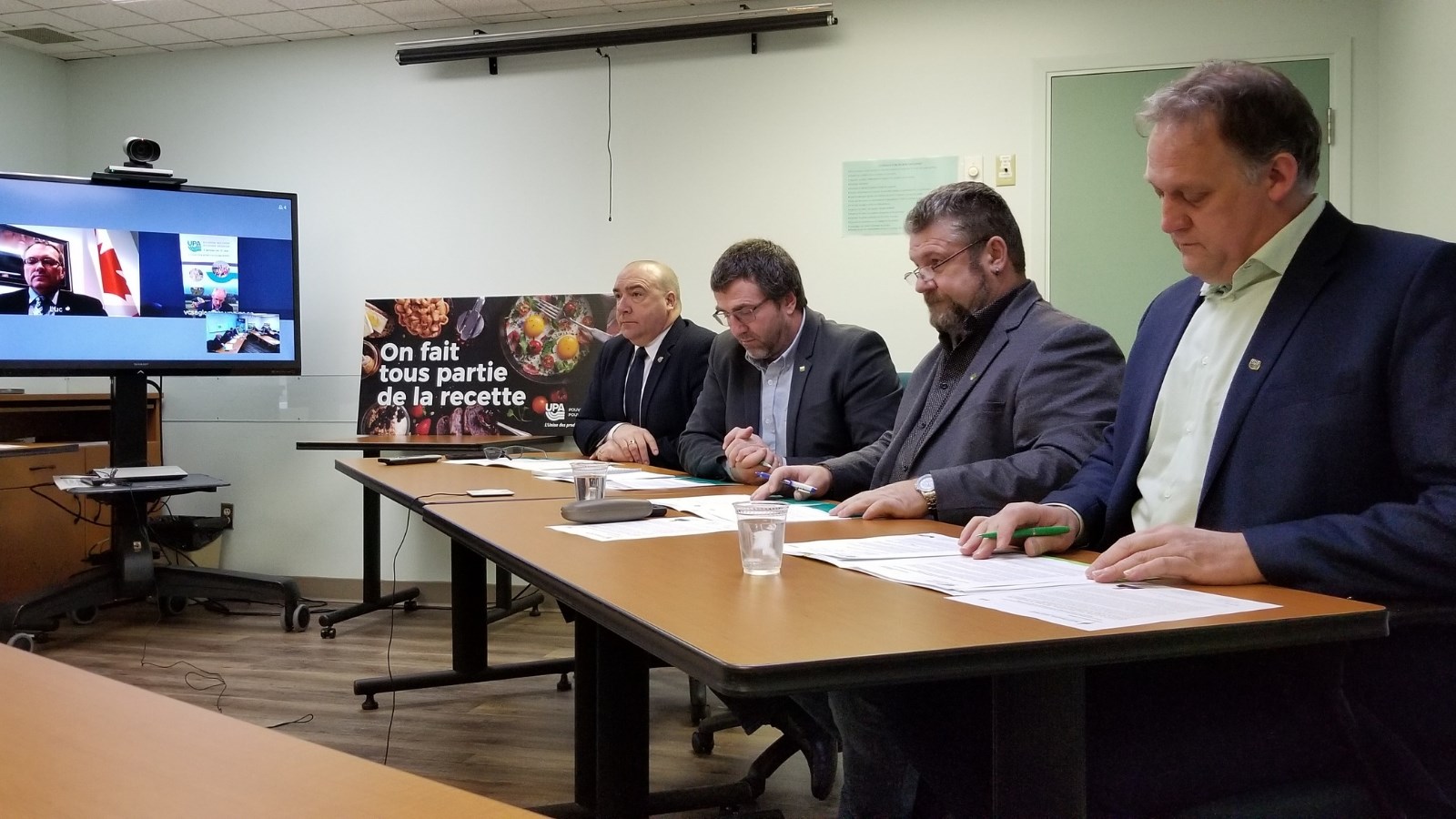 De gauche à droite : M. Bernard Généreux, député de Montmagny—L'Islet—Kamouraska—Rivière-du-Loup, M. James Allen, M. Gilbert Marquis, et M. Martin Caron.