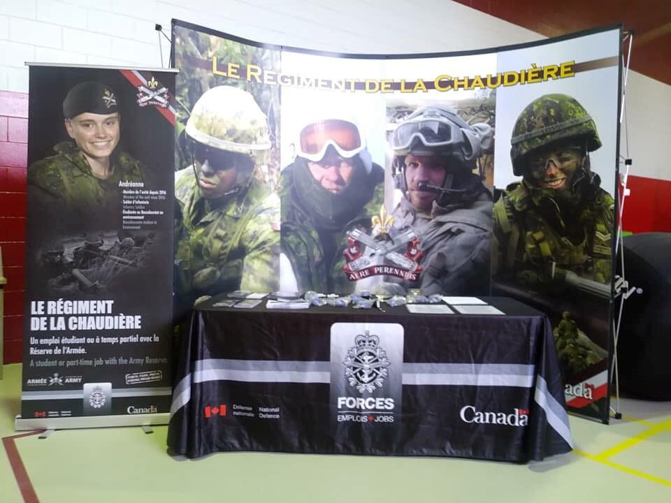 Le Régiment de la Chaudière a fait découvrir ses installations au public.