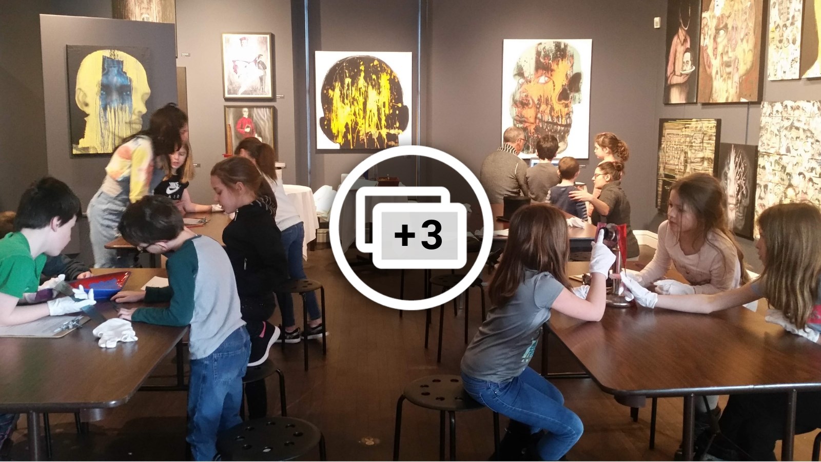 Des enfants découvrent l'art au Musée Marius-Barbeau