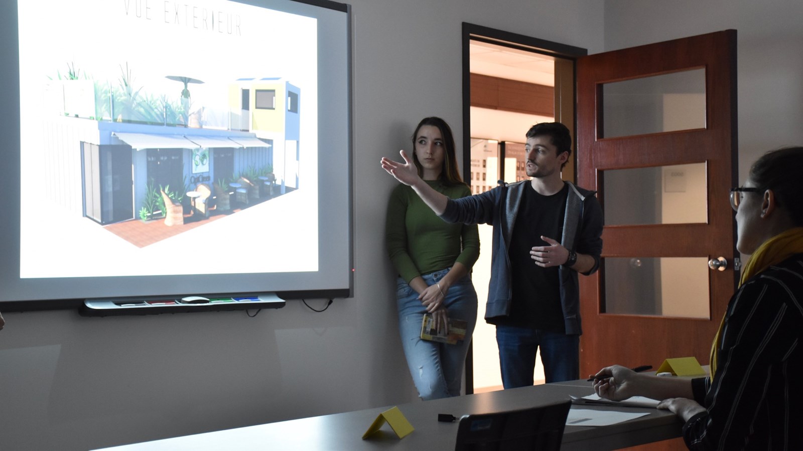 Les étudiants designers français et beaucerons élaborent des concepts en développement durable