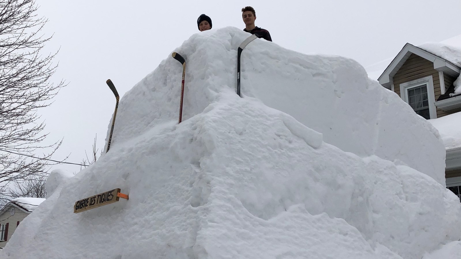 Un fort qui n'a rien à envier à la Guerre des tuques !