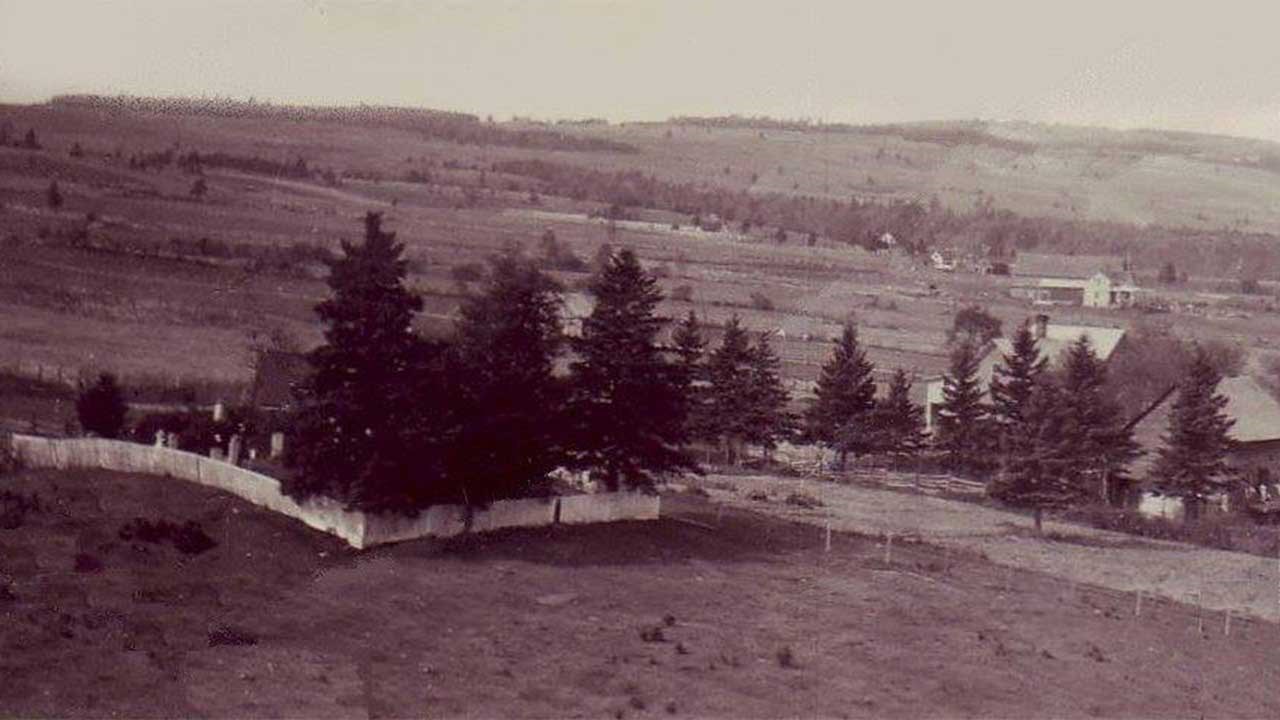 LA CHAPELLE ET LE CIMETIÈRE POZER
