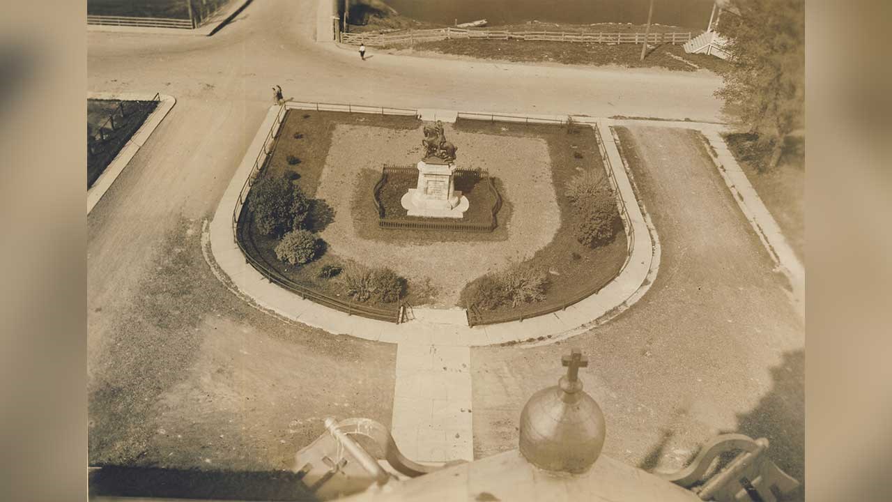 UNE INTERSECTION SINUEUSE AU PONT DE FER DE 1929