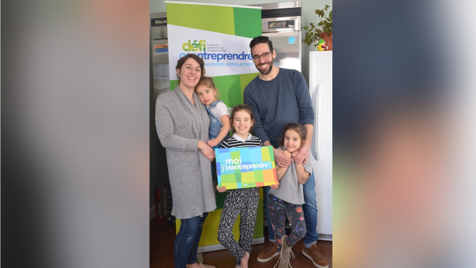 Les présidents d'honneur de la 21e édition : Marielou Cloutier et Jean-François Boulay de l'entreprise Facteur B, située à St-Isidore. Ceux-ci sont accompagnés de leurs trois filles, Lucie, Simone et Maxime.