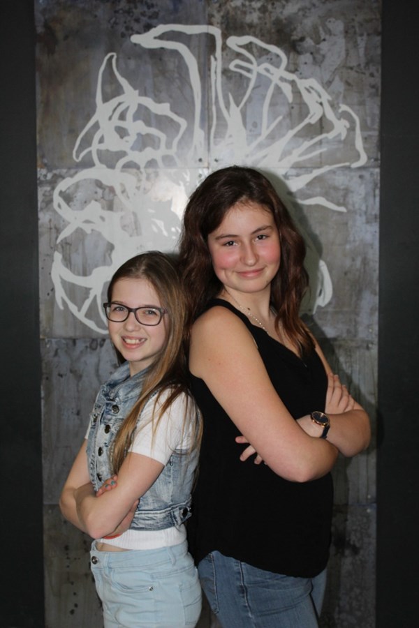 Marianne Felteau et Lyndsay Bégin, qui ont interprété « Ne me dis pas ».
