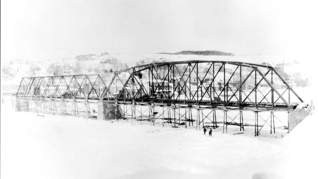 LE PONT DE FER DE 1912 DÉMÉNAGÉ DANS LES FORÊTS DU MAINE