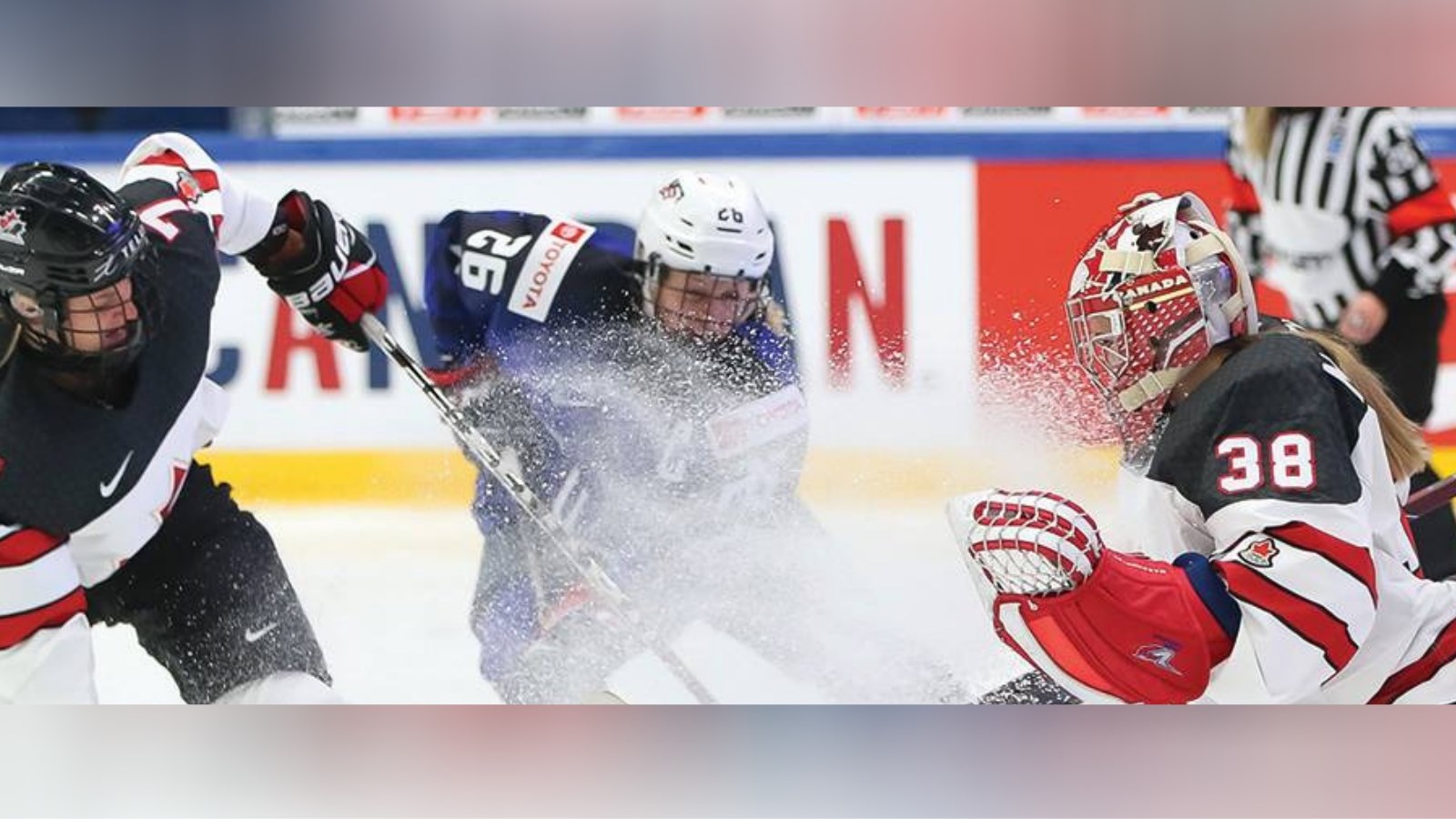 Championnat mondial féminin de l’IIHF : défaite du Canada 3-2 face aux États-Unis