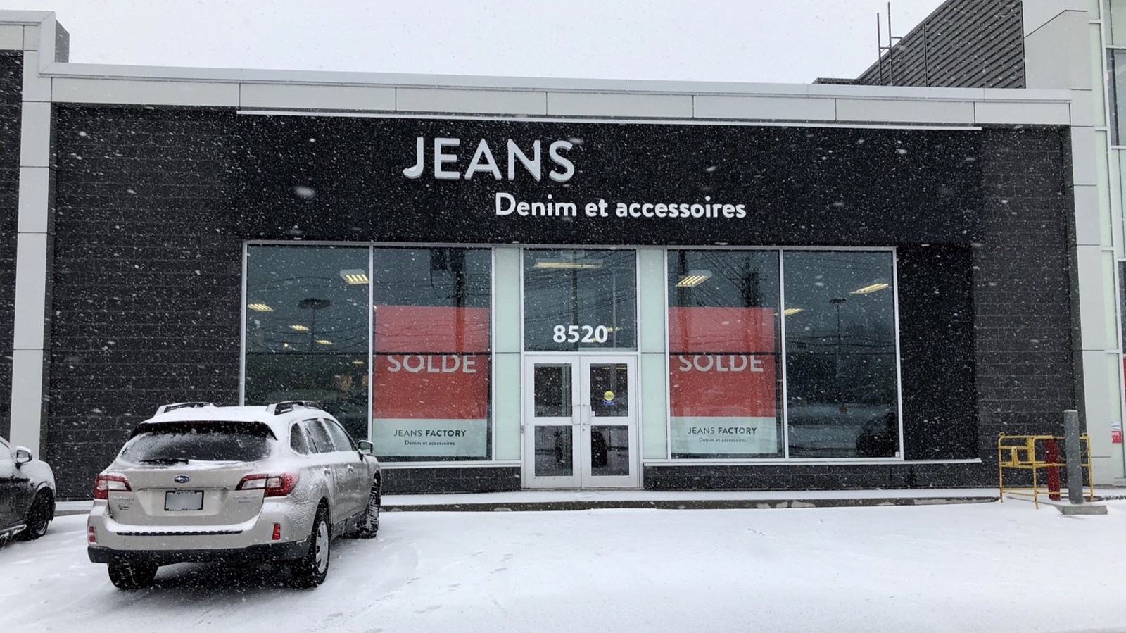 Le mot « factory » a déjà été retiré de la façade de l’édifice.