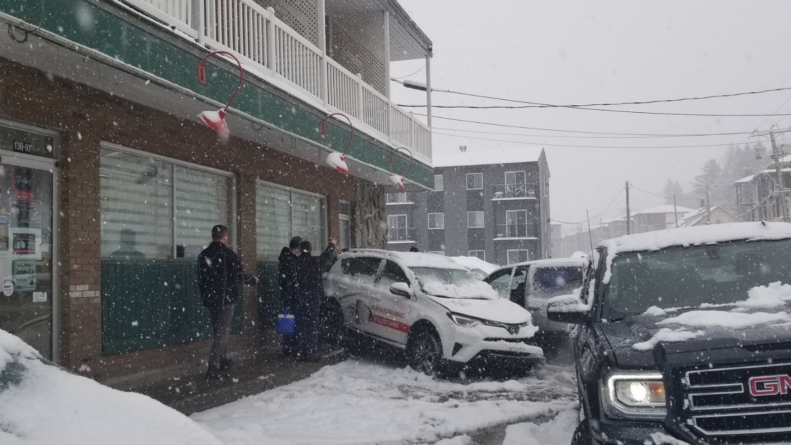 Un accident impliquant trois véhicules survenu sur la 1e Avenue à Saint-Georges