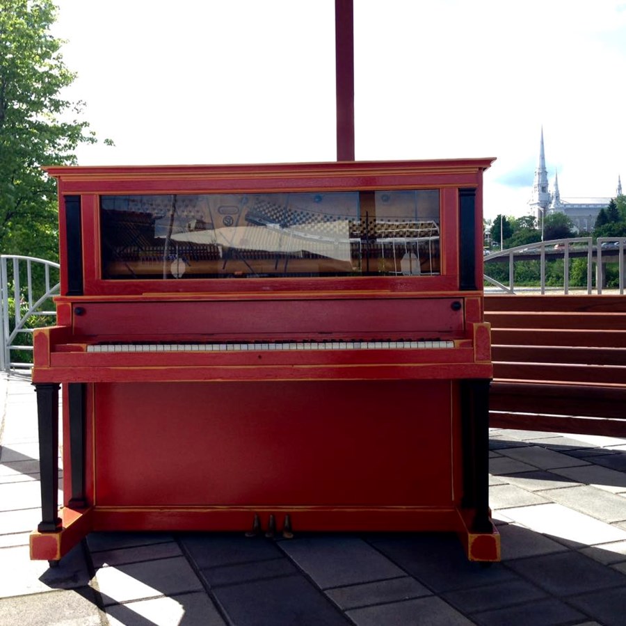 Une nouvelle maison pour le piano rouge de la Compagnie du Shack
