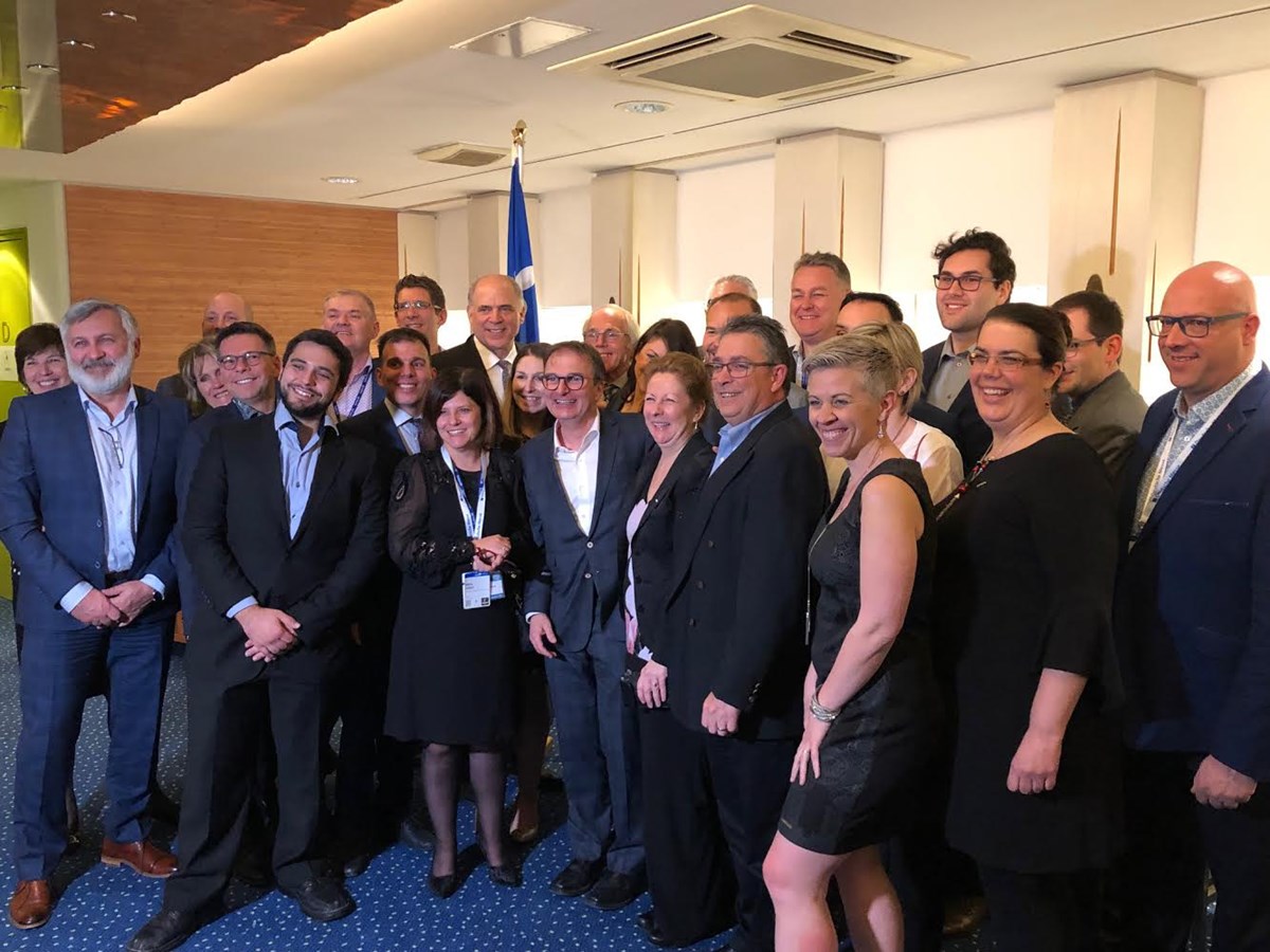 La délégation de Chaudière-Appalaches en compagnie du ministre Fitzgibbon lors de la soirée du Québec.