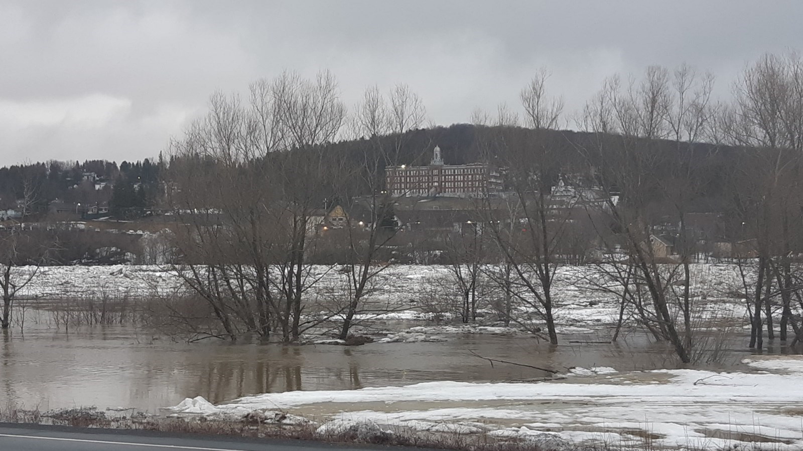 Fermeture et transport scolaire des écoles à Beauceville