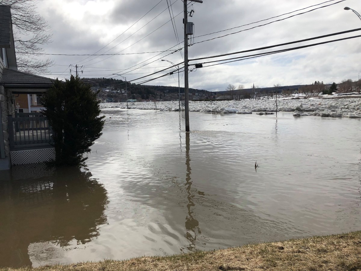 Inondations à Beauceville : la situation ressemble à 1957 selon un sinistré