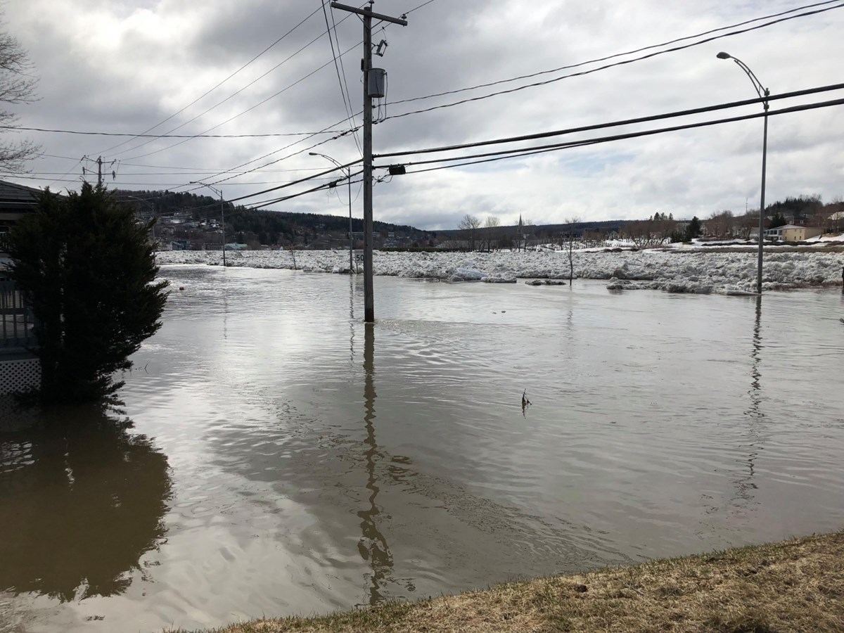 Inondations à Beauceville : la situation ressemble à 1957 selon un sinistré