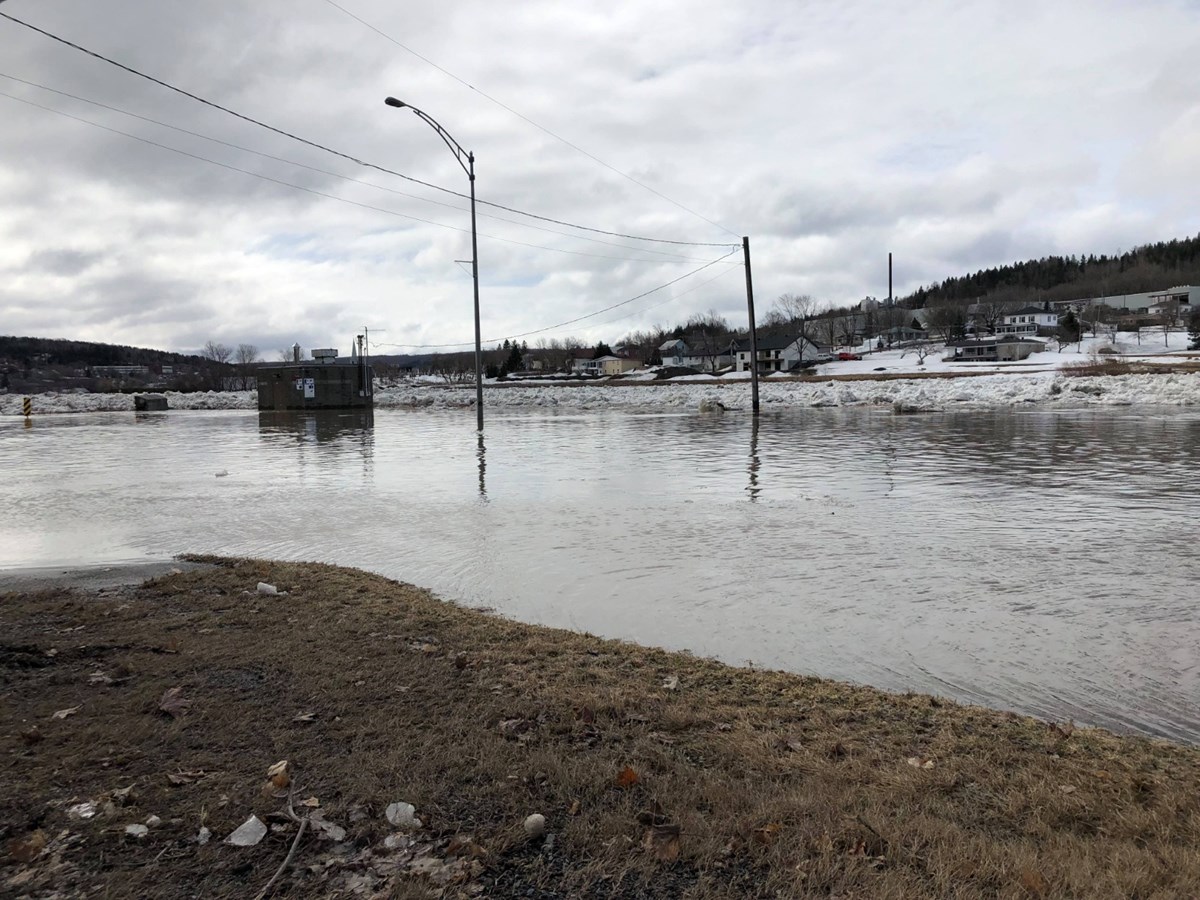 Inondations à Beauceville : la situation ressemble à 1957 selon un sinistré