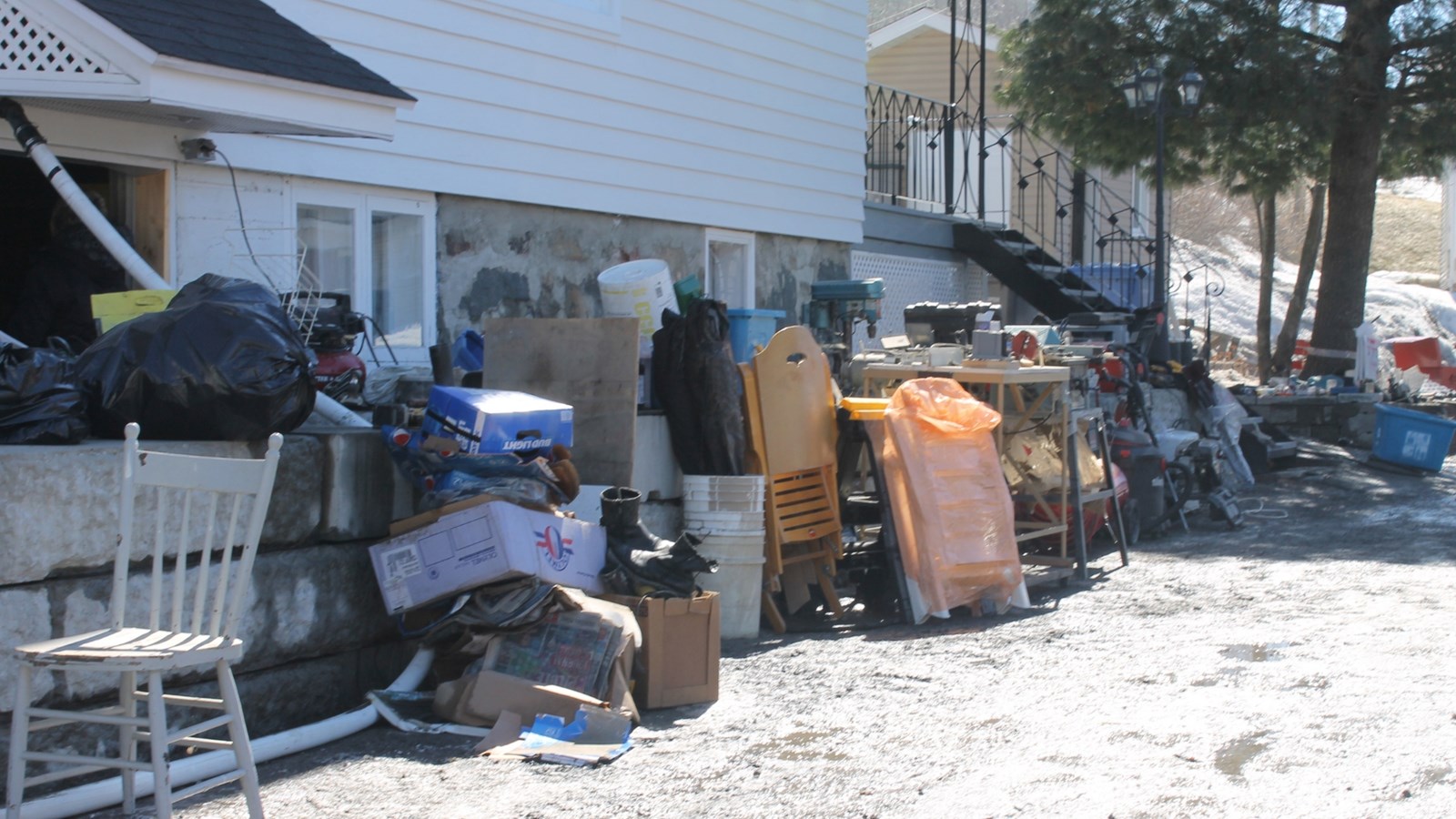 Les Drouin ont été obligés de tout sortir pour les faire sécher