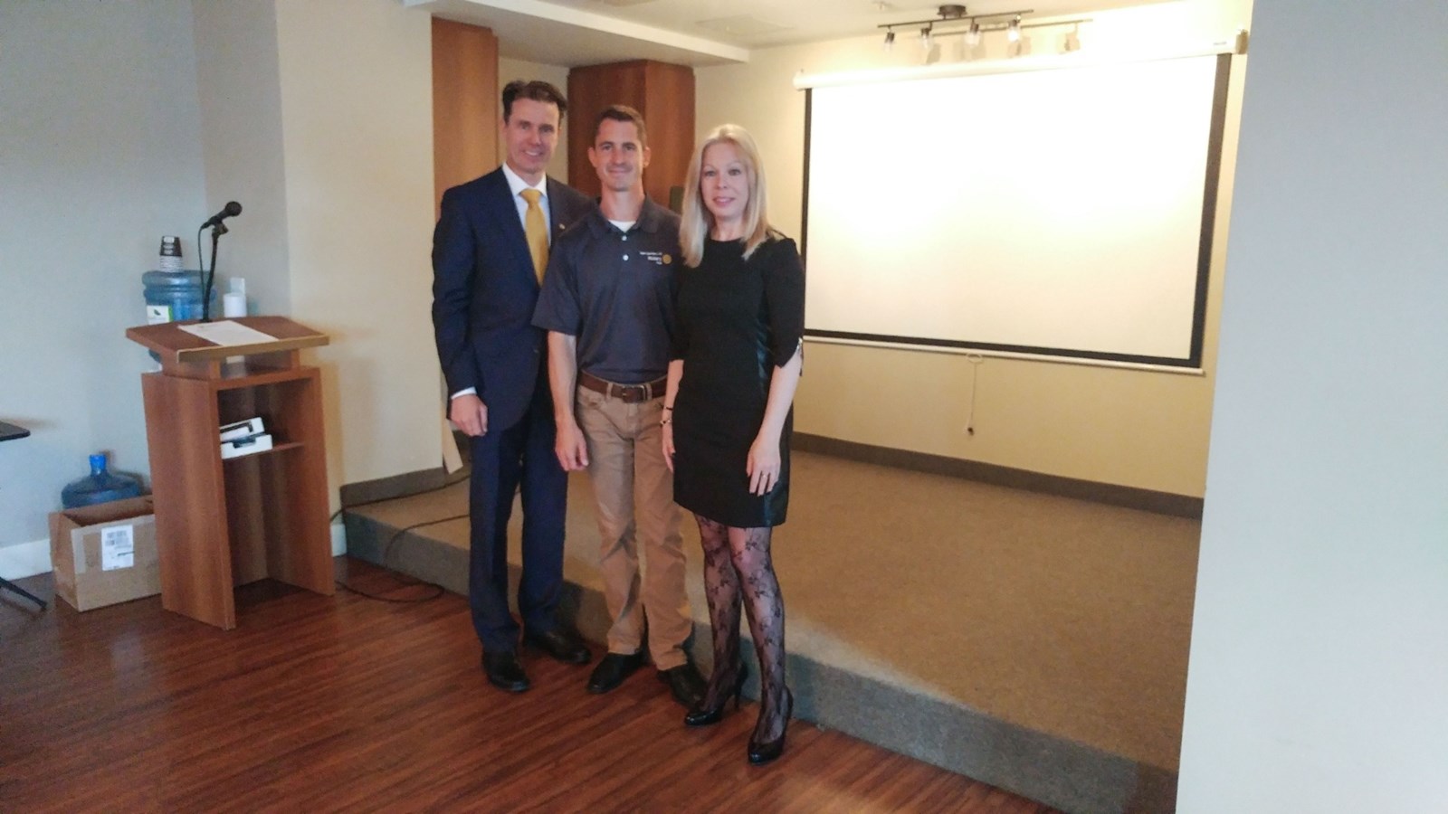 M. Adam Veilleux et Mme Valérie Poulin, accompagnés de M. René Jr. Veilleux, copropriétaire de la Maison Roy et Giguère inc. et partenaire majeur de l'événement.