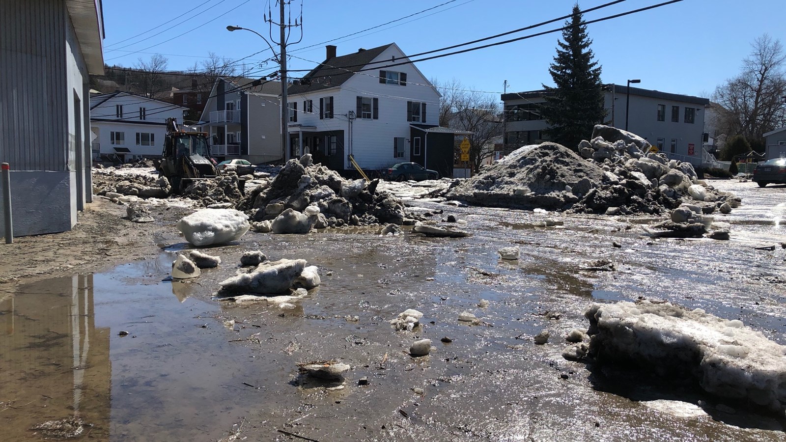 La 107e Rue est l'une des plus touchées par les inondations. 