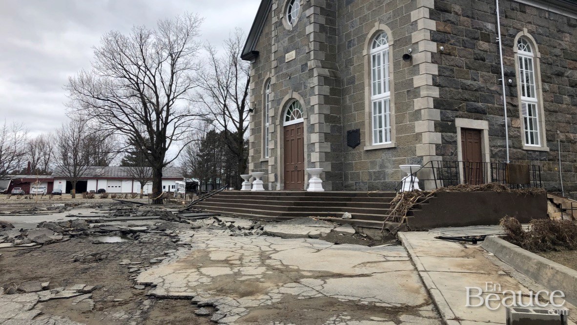 Sur la Rue Notre-Dame, à Sainte-Marie.