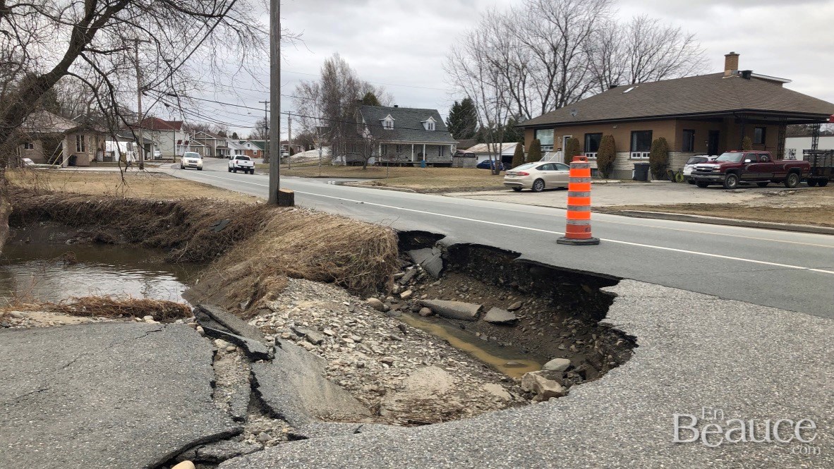 Sur la rue Notre-Dame, à Sainte-Marie.