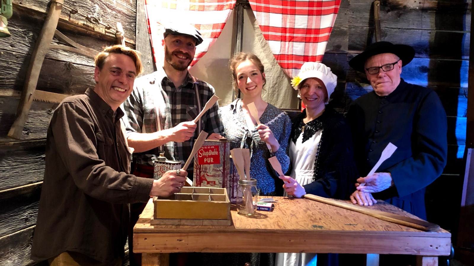 Harold Gilbert en compagnie des comédiens Nicolas Loignon, Virginie Paquet, Annie Loignon et Paul-Émile Poirier.