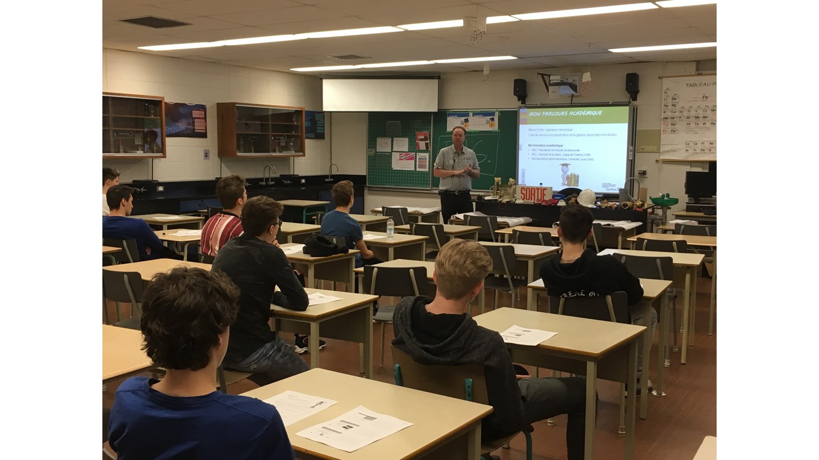 330 étudiants explorent différentes professions lors d'une journée-carrière