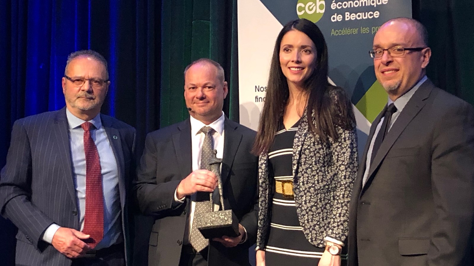 Le conférencier invité était Robert Dion d'Umano Medical. Le voici avec Serge Vigneault, Catheryne Fecteau et Tony Turcotte.