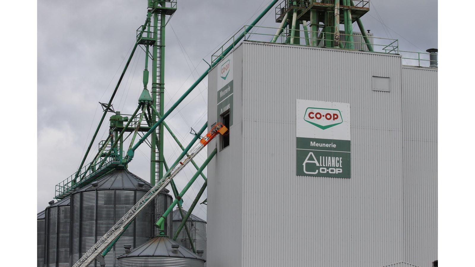 Chute dans un silo à grain : les blessures de l'homme ne seraient pas majeures 