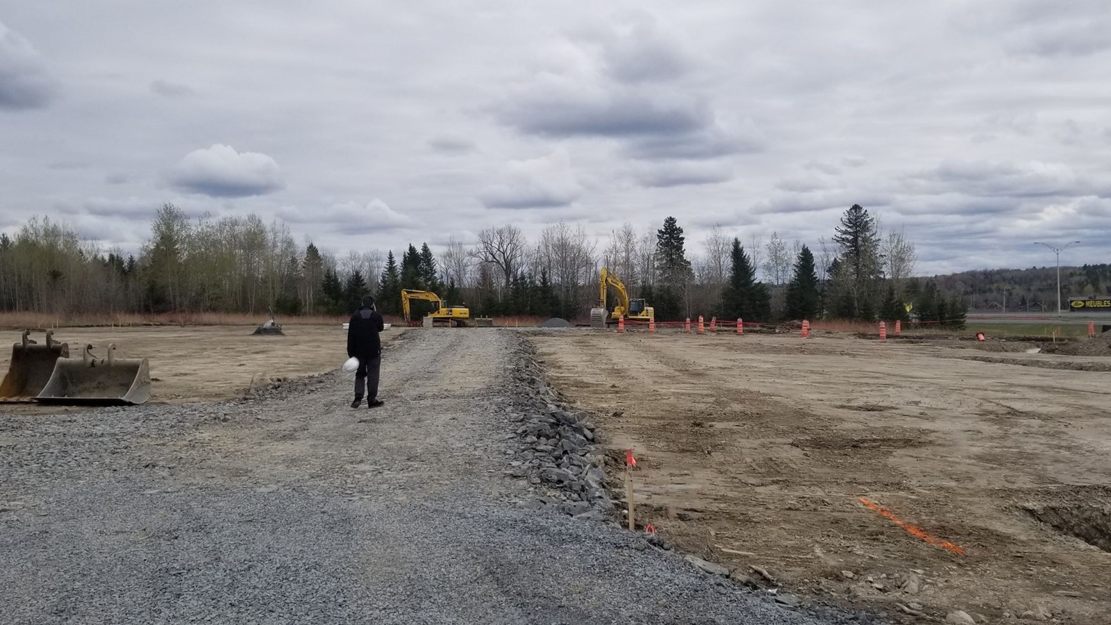 Le terrain se trouve à l'intersection de la route 204 et la 120e Rue