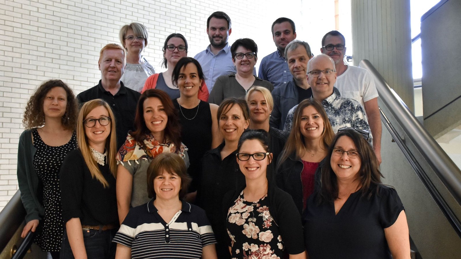Les enseignants de français du Cégep Beauce-Appalaches en compagnie (dernière rangée) de Sylvie Rancourt, directrice adjointe des études, organisation scolaire et réussite, Jean-Philippe Vachon, directeur adjoint des études, programmes et vie étudiante, Éric Cyr, conseiller pédagogique, réussite scolaire.