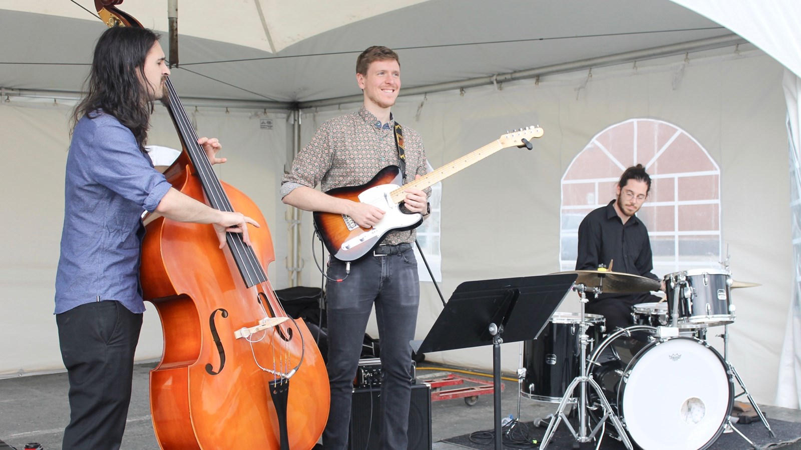 Un trio jazz était présent pour l'ouverture officielle.