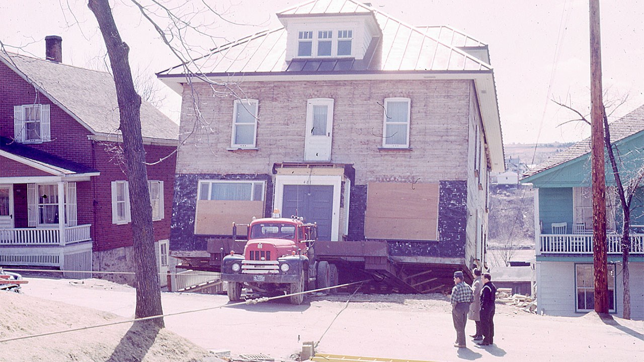 DÉMÉNAGEMENT DE LA MAISON DE ROGER DUTIL EN AVRIL 1965