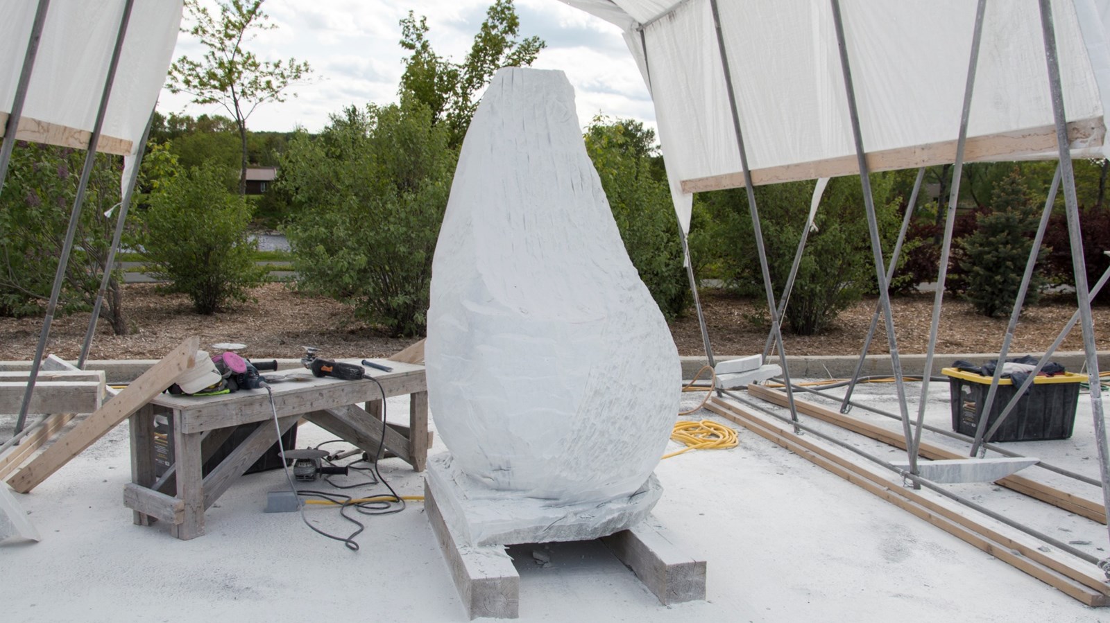 Symposium de sculpture : Bernard Hamel et la force de l’eau