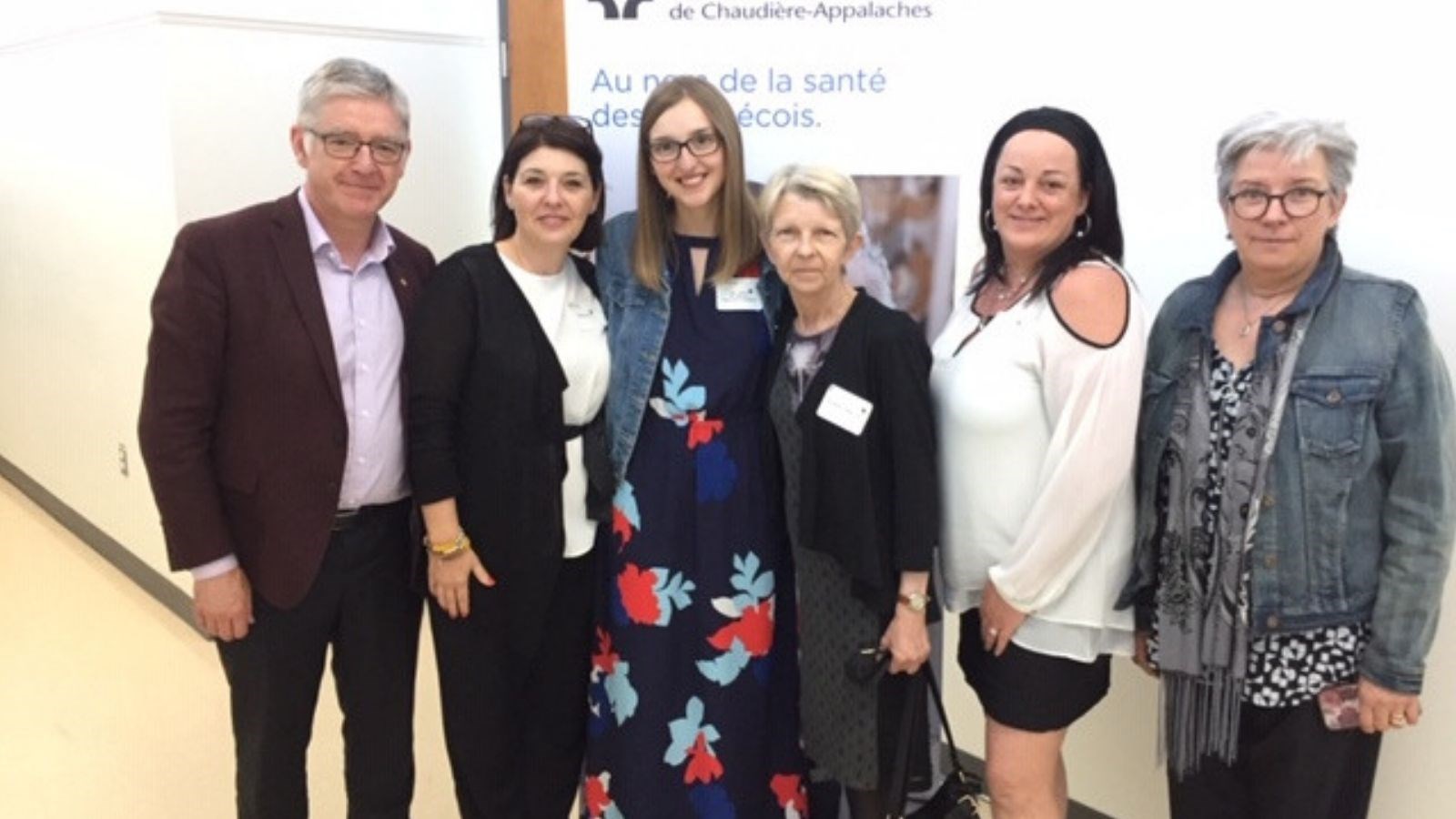 Dans l’ordre, de gauche à droite : M. Luc Mathieu, président OIIQ, Julie Mathieu, enseignante, Valérie Roy, récipiendaire, Clémence Berthiaume, enseignante, Lise Roy, enseignante, et Josette Drouin, enseignante.