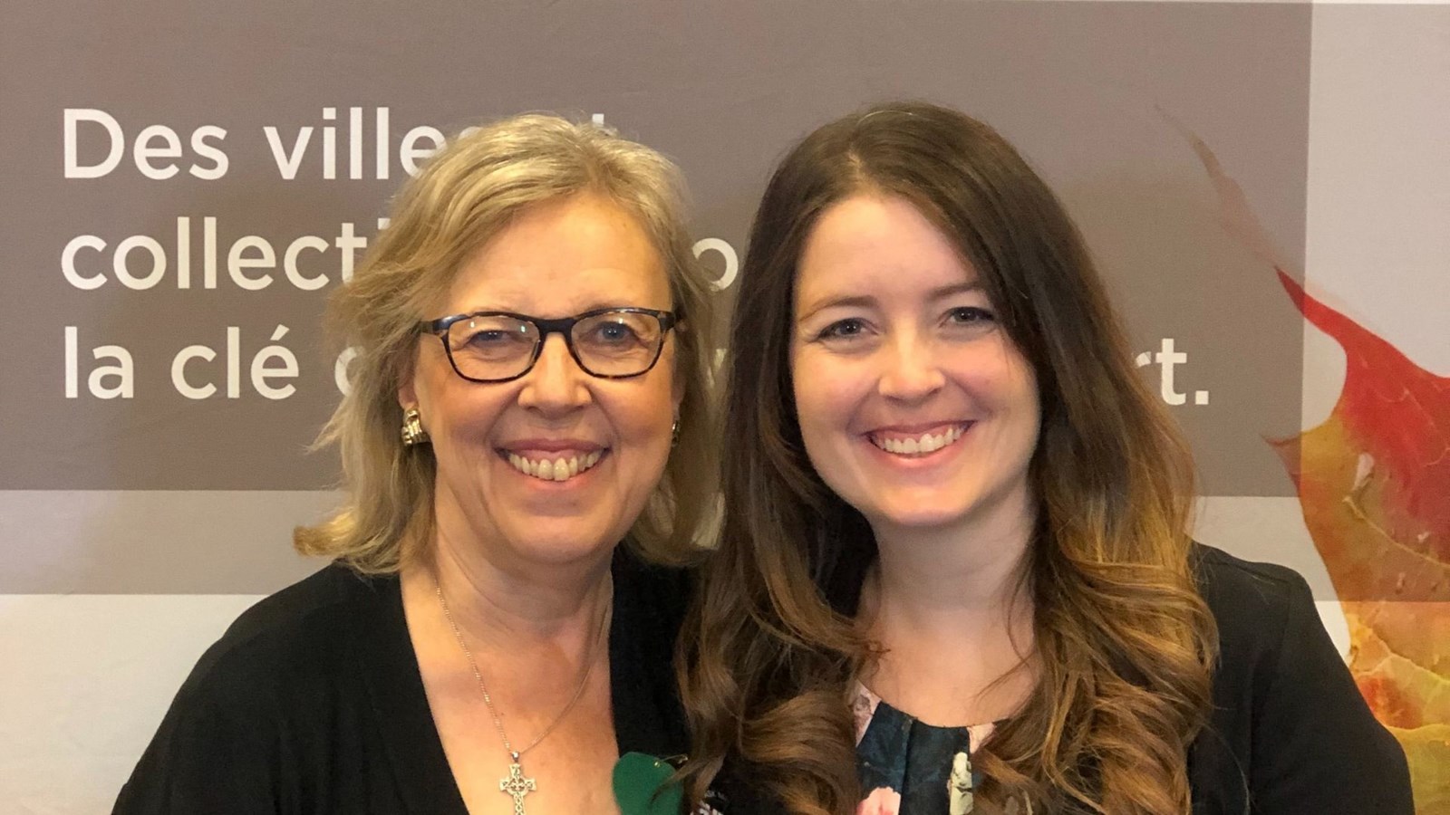 La cheffe Élizabeth May et Josiane Fortin 