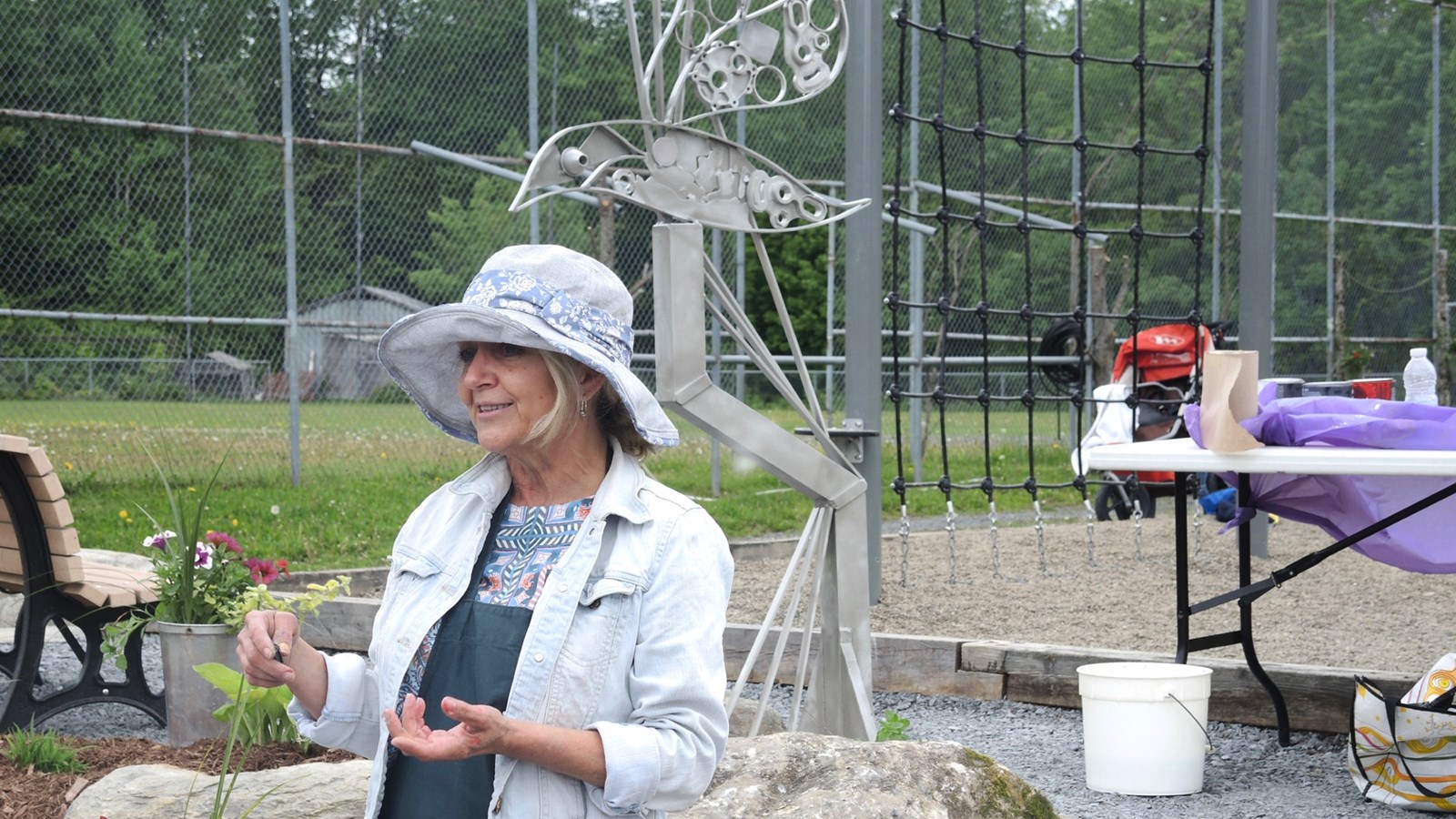 Michelle Giguère présente son oeuvre, l'Allegrio.