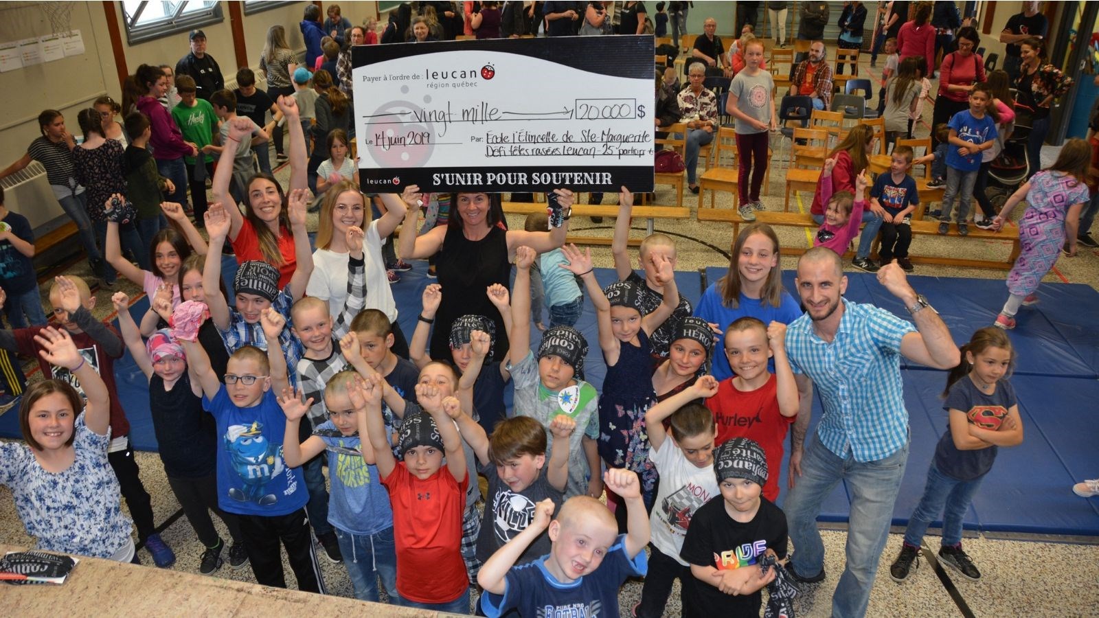 L’école l’Étincelle de Sainte-Marguerite réalise le Défi têtes rasées Leucan et amasse 20 000 $
