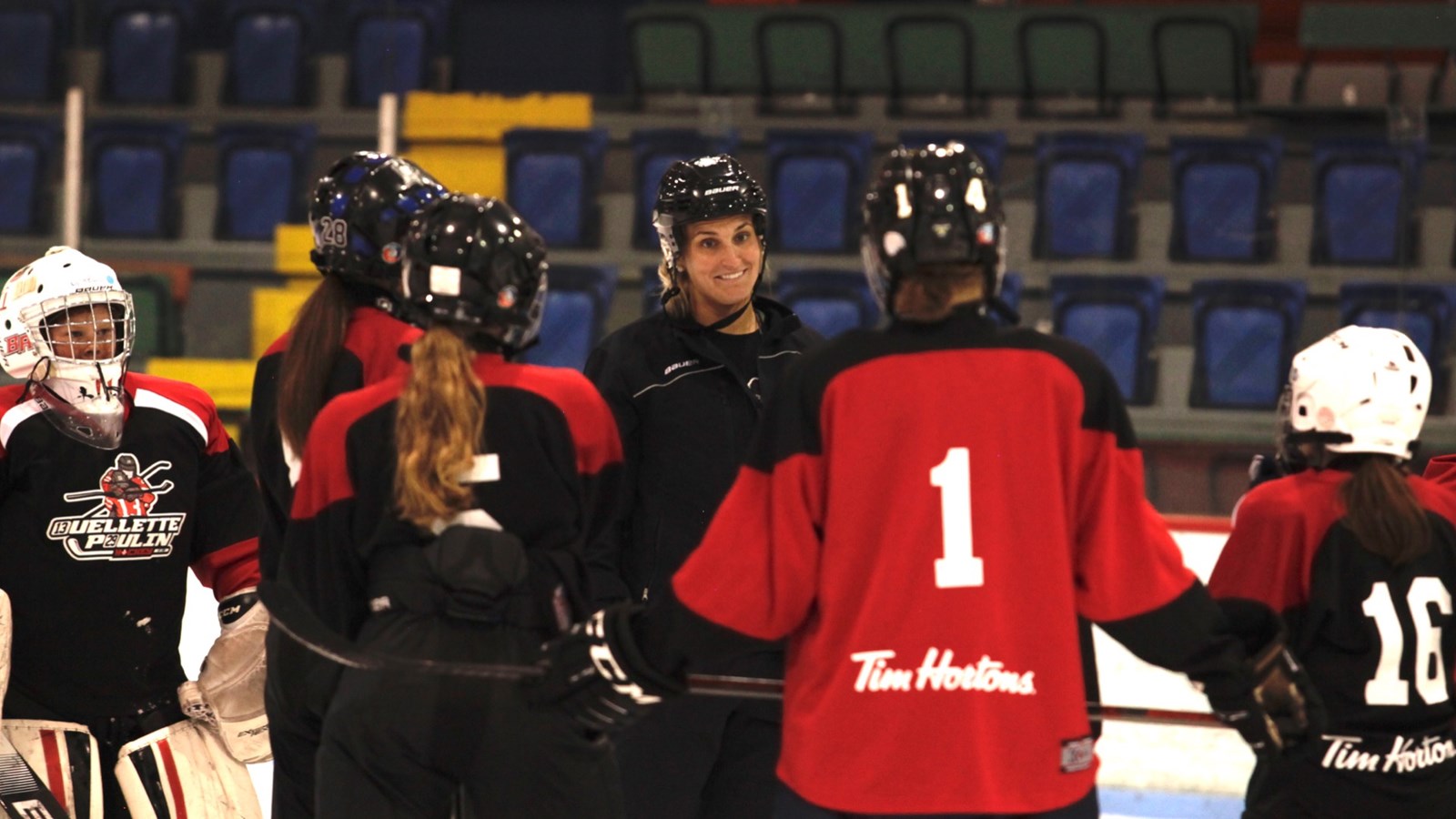 Marie-Philip Poulin : une athlète impliquée auprès des hockeyeuses de demain