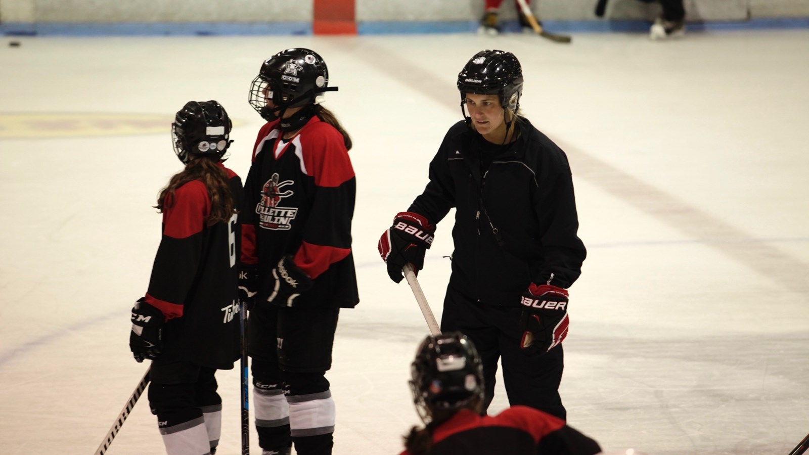 Marie-Philip Poulin : une athlète impliquée auprès des hockeyeuses de demain