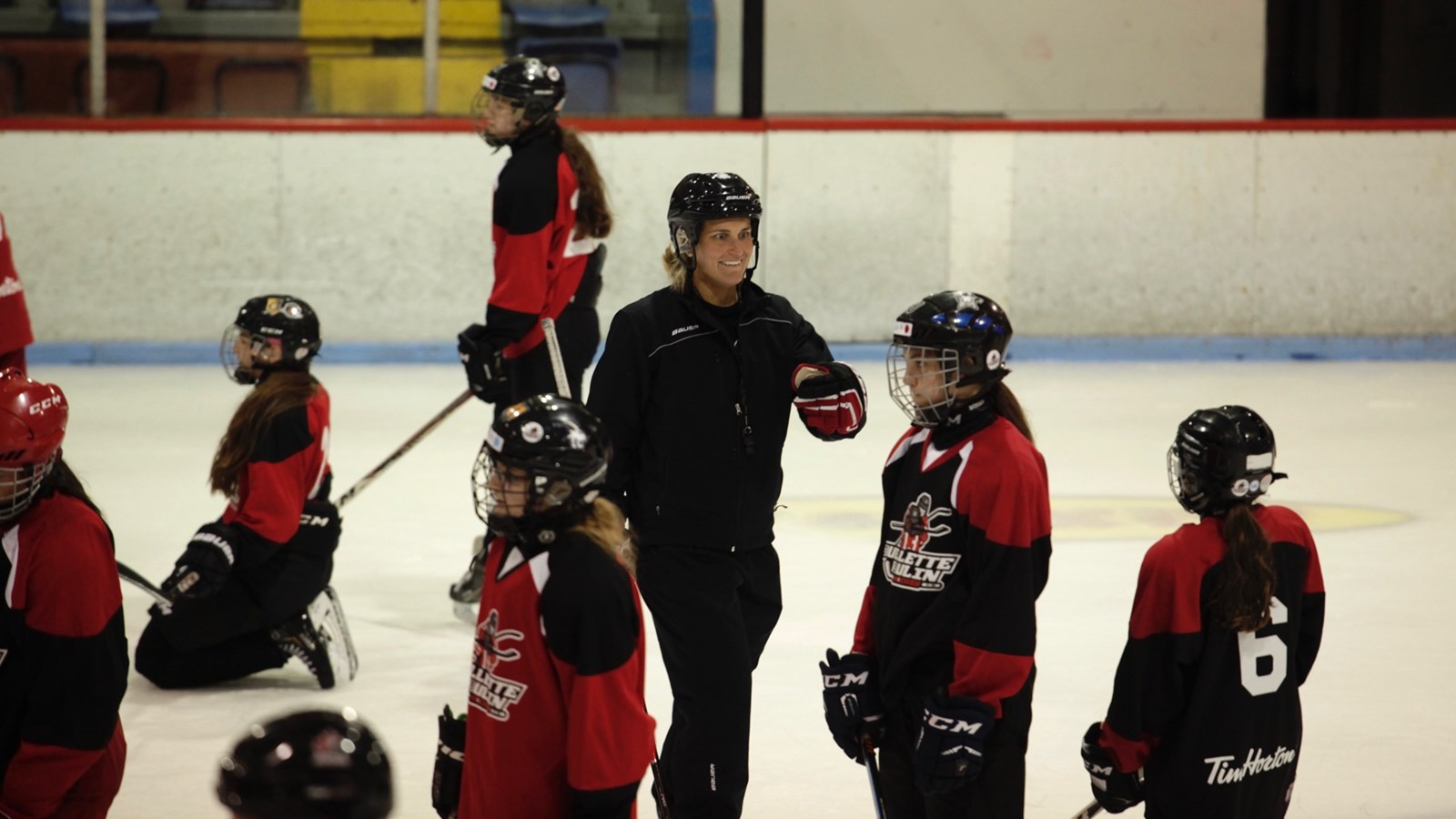 Marie-Philip Poulin : une athlète impliquée auprès des hockeyeuses de demain