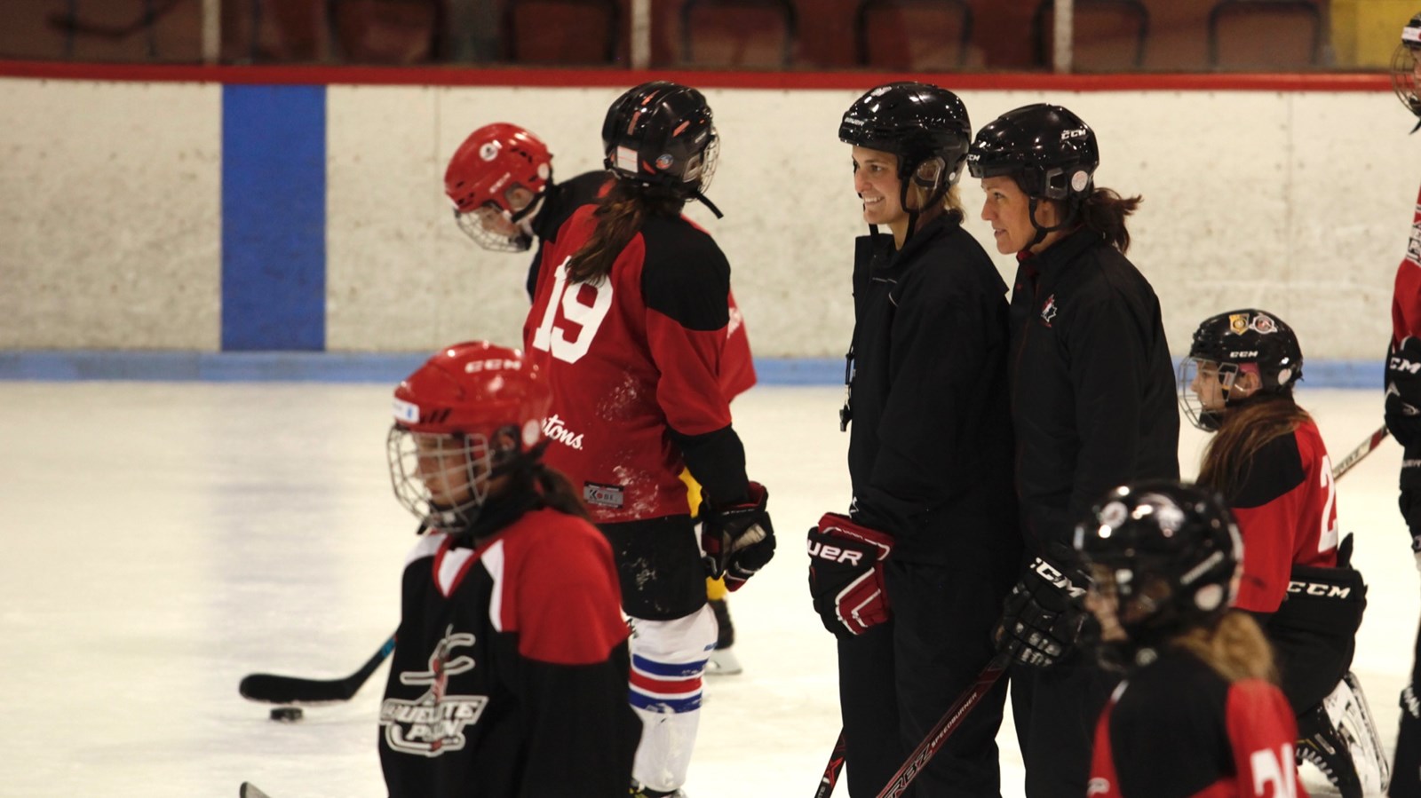Marie-Philip Poulin : une athlète impliquée auprès des hockeyeuses de demain